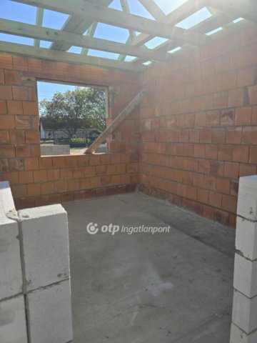 Eladó ikerház, Dánszentmiklóson 45.9 M Ft, 3 szobás