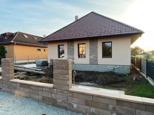 Eladó ikerház, Tápiószecsőn 68.5 M Ft, 3 szobás