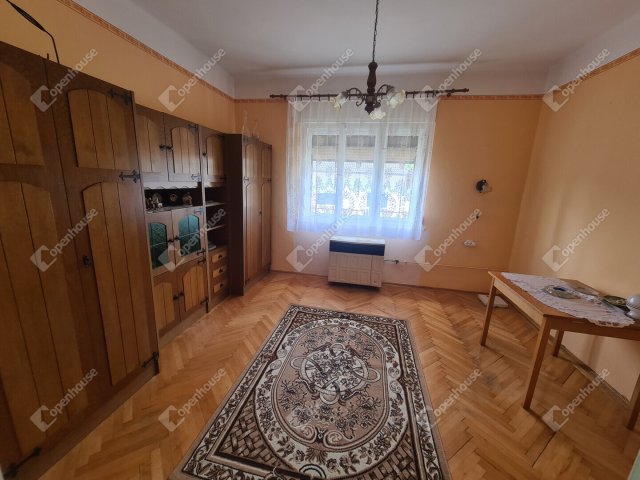 Eladó családi ház, Győrújbaráton 49.9 M Ft, 2 szobás