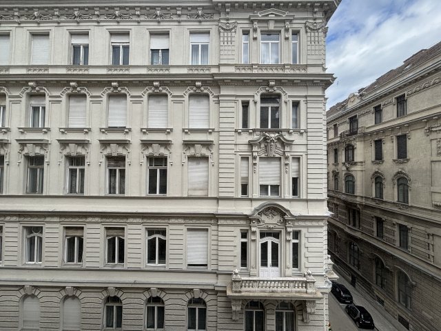 Eladó téglalakás, Budapesten, V. kerületben 164.9 M Ft, 3 szobás