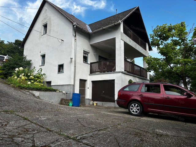 Eladó családi ház, Balatonfüreden 179.9 M Ft, 10 szobás