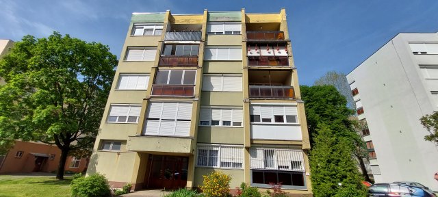 Eladó panellakás, Dombóváron 19.5 M Ft, 2 szobás