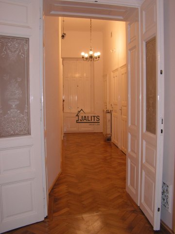 Kiadó téglalakás, albérlet, Budapesten, VI. kerületben