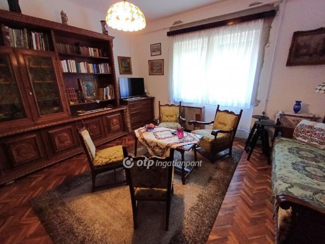 Eladó családi ház, Csongrádon 45 M Ft, 6 szobás