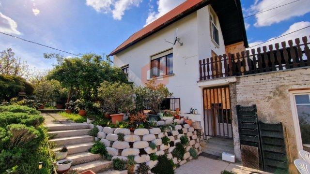 Eladó családi ház, Pécsett 52 M Ft, 3 szobás