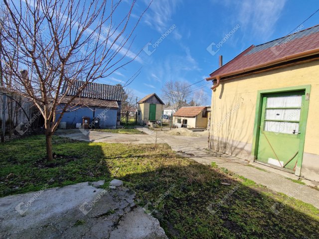Eladó családi ház, Ácson 24.9 M Ft, 2 szobás