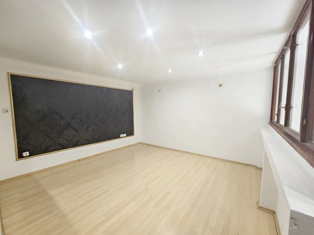 Eladó üzlethelyiség, Debrecenben 67.5 M Ft, 4 szobás