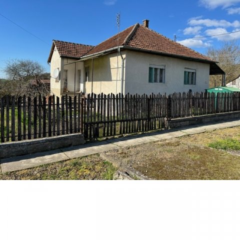 Eladó családi ház, Nagylócon, Szilvás úton 15 M Ft, 3 szobás