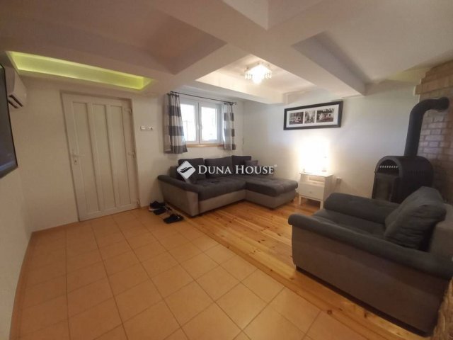 Eladó családi ház, Mohácson 32.99 M Ft, 2 szobás