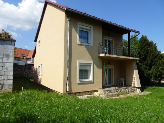 Eladó családi ház, Csopakon 90 M Ft, 5 szobás