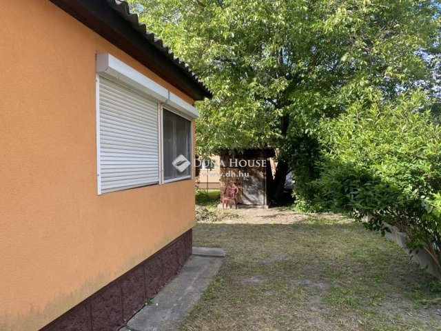 Eladó családi ház, Tasson 17 M Ft, 2 szobás