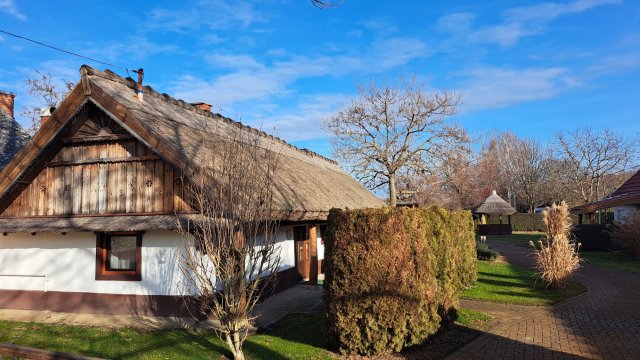 Eladó hotel, Tiszafüreden 135 M Ft, 10 szobás