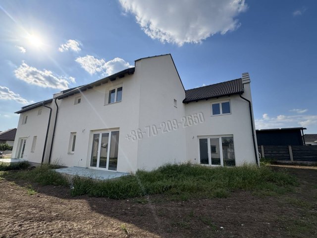 Eladó ikerház, Velencén 74.9 M Ft, 4 szobás