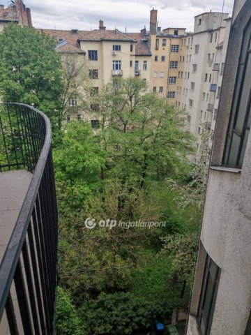Eladó téglalakás, Budapesten, V. kerületben 130 M Ft, 2 szobás