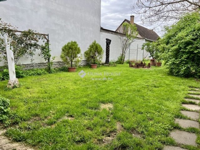 Eladó családi ház, Mohácson 74.9 M Ft, 4 szobás