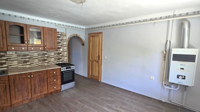 Eladó családi ház, Sajószentpéteren 39.9 M Ft, 5 szobás