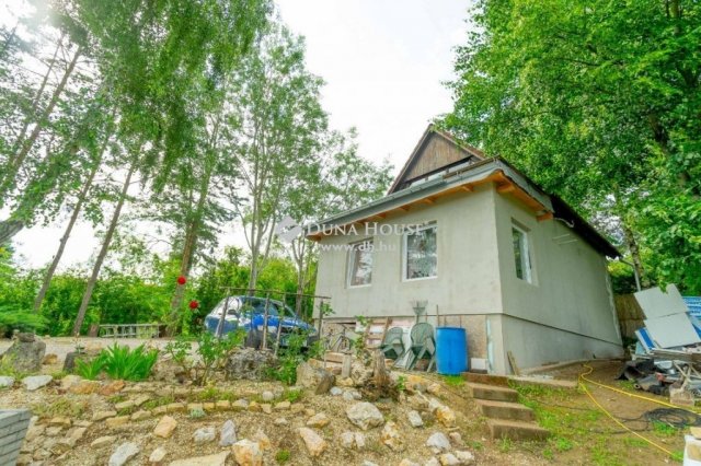 Eladó nyaraló, Esztergomban 39 M Ft, 3 szobás