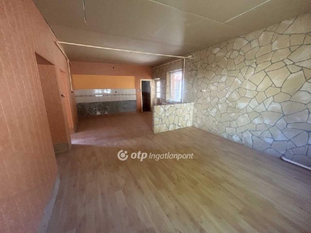 Eladó családi ház, Alsópetényen 31.8 M Ft, 3 szobás
