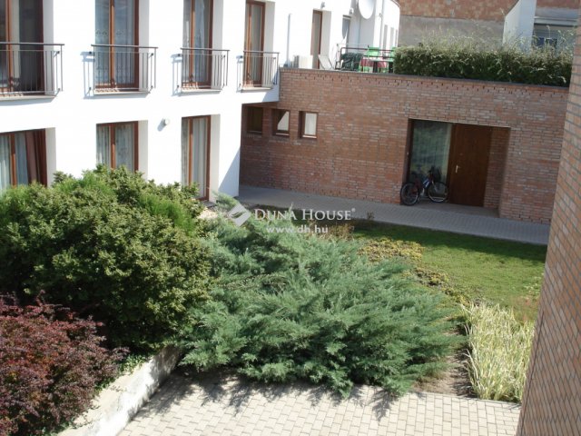 Kiadó téglalakás, albérlet, Pécsett 190 E Ft / hó, 2 szobás