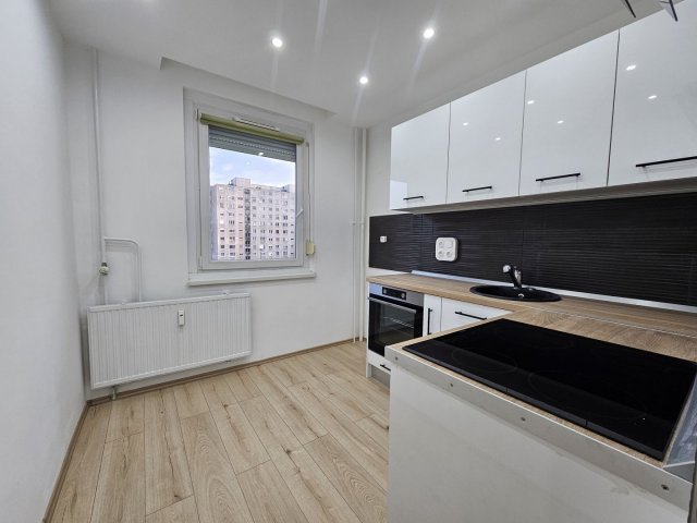 Eladó panellakás, Debrecenben 71.9 M Ft, 3 szobás