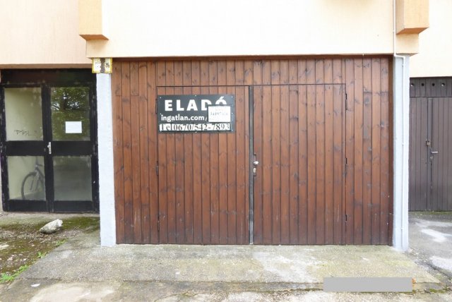 Eladó ipari ingatlan, Pécsett, Ércbányász utcában 8.69 M Ft