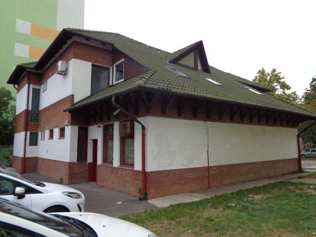 Eladó iroda, Szegeden, Retek utcában 100 M Ft