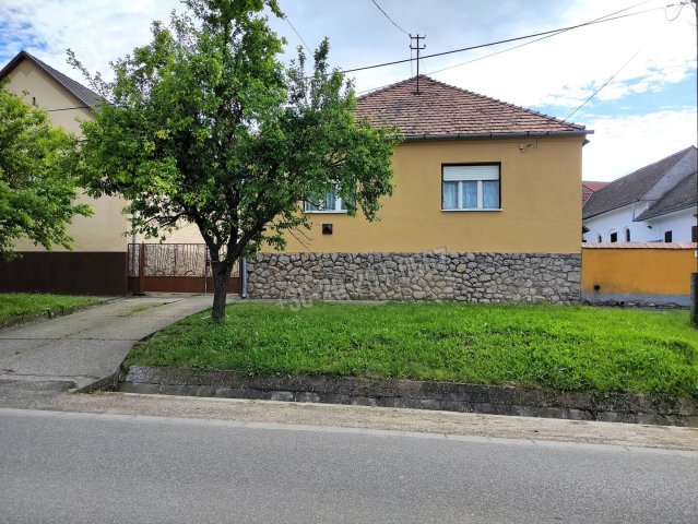Eladó családi ház, Sombereken 28.5 M Ft, 6 szobás