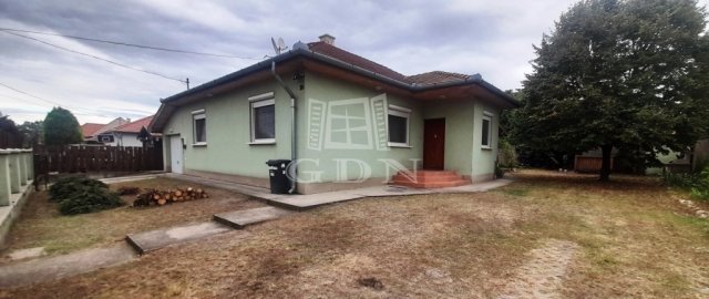 Eladó családi ház, Szigethalmon 94.99 M Ft, 4 szobás