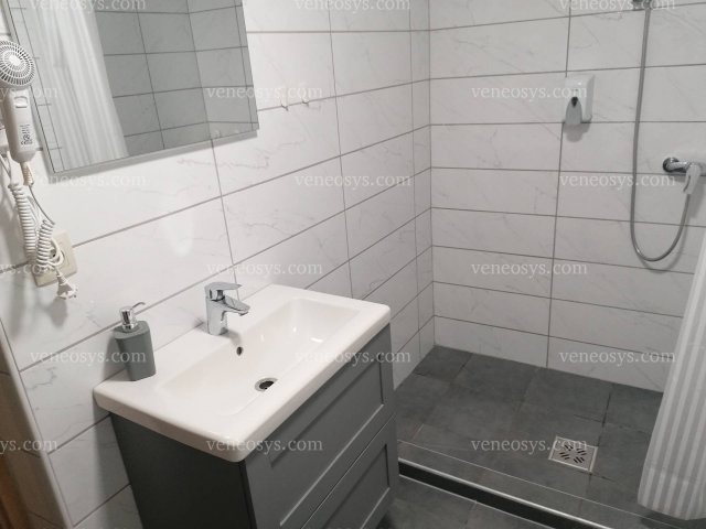 Eladó üzlethelyiség, Egerben 245 M Ft, 7 szobás
