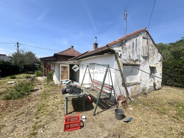 Eladó családi ház, Budapesten, XVIII. kerületben 40 M Ft