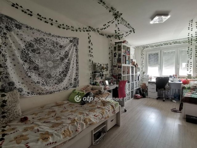 Eladó panellakás, Budapesten, III. kerületben 76.9 M Ft, 3 szobás
