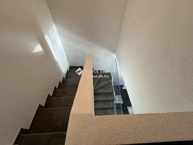 Eladó ikerház, Budapesten, XVII. kerületben 199.9 M Ft, 5 szobás