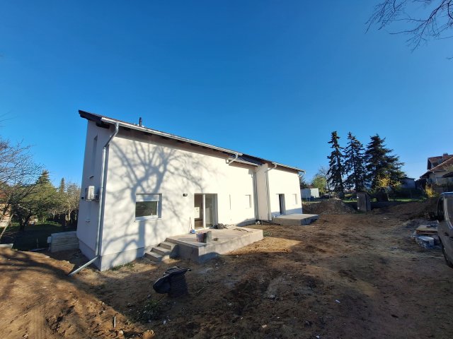 Eladó ikerház, Mogyoródon 79.9 M Ft, 4 szobás