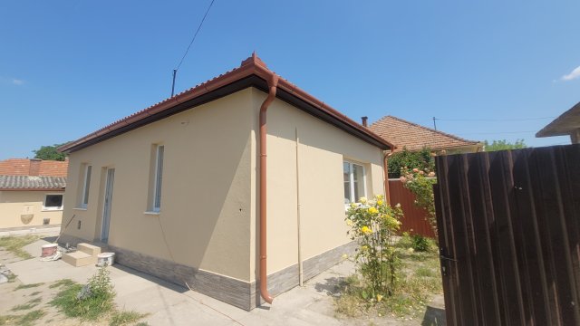 Eladó családi ház, Jászberényben 43.5 M Ft, 3 szobás