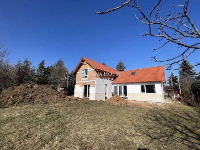 Eladó családi ház, Nagykovácsiban 239 M Ft, 5 szobás