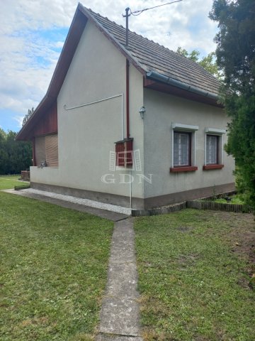 Eladó nyaraló, Kunpeszéren 9.3 M Ft, 2 szobás