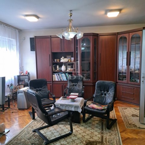 Eladó sorház, Pétfürdőn 60 M Ft, 4 szobás