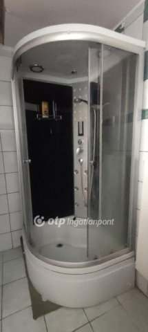 Eladó családi ház, Tiszaföldváron 10 M Ft, 3 szobás