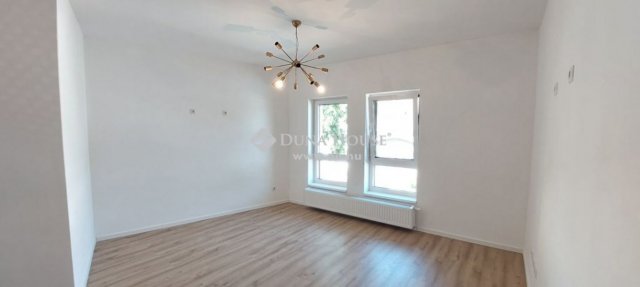 Kiadó téglalakás, albérlet, Tatán 340 E Ft / hó, 3 szobás