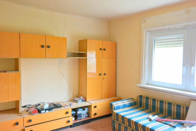 Eladó családi ház, Sződligeten 39.99 M Ft, 1 szobás