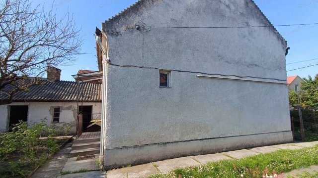 Eladó családi ház, Győrött 62 M Ft, 4 szobás