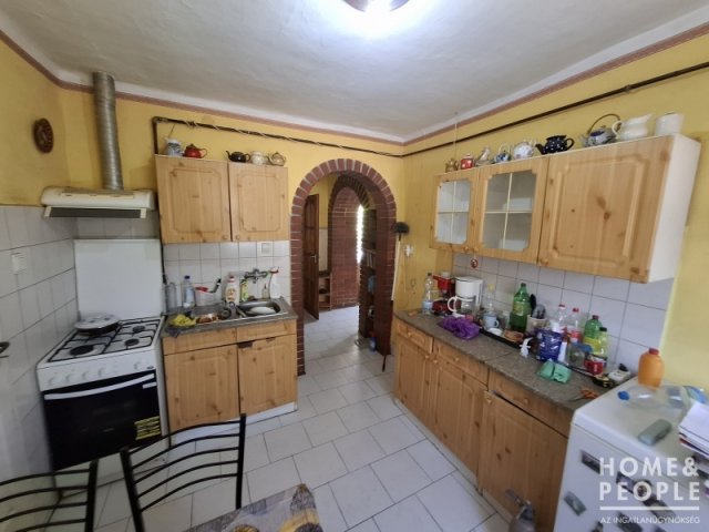 Eladó családi ház, Szegeden 38 M Ft, 3 szobás