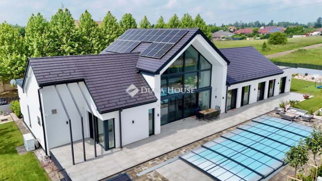 Eladó családi ház, Szadán 499.9 M Ft, 1 szobás