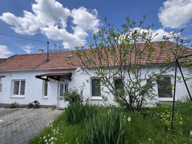 Eladó családi ház, Veszprémben 39.9 M Ft, 2 szobás