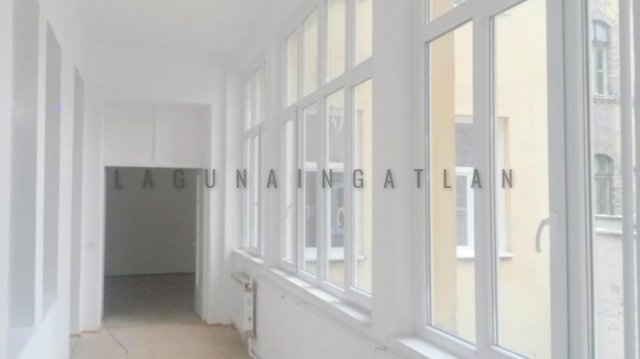 Eladó iroda, Budapesten, VI. kerületben, Aradi utcában, 32 szobás