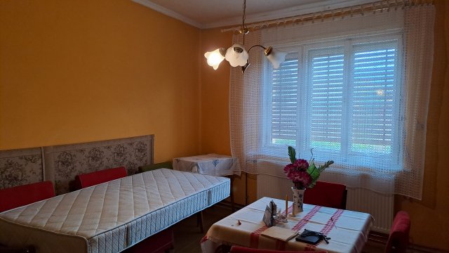 Eladó családi ház, Jászberényben 27.8 M Ft, 2 szobás