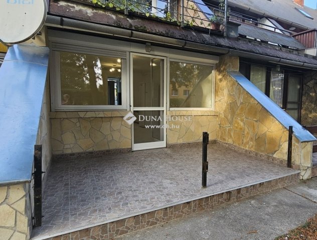 Eladó téglalakás, Dombóváron 19.999 M Ft, 1 szobás