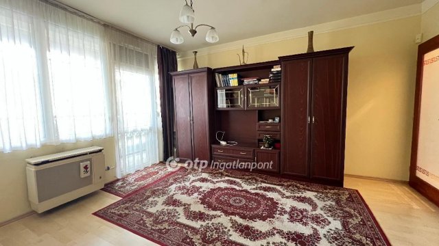 Eladó téglalakás, Egerben 40 M Ft, 2 szobás