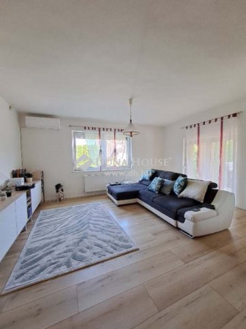 Eladó családi ház, Pécsett 119.9 M Ft, 7 szobás