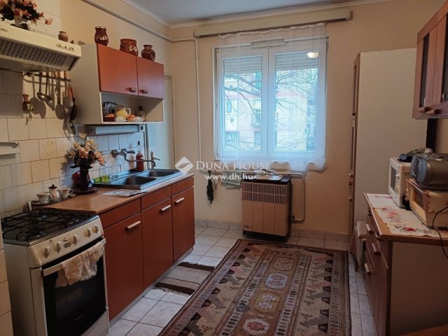 Eladó téglalakás, Veszprémben 45 M Ft, 2 szobás